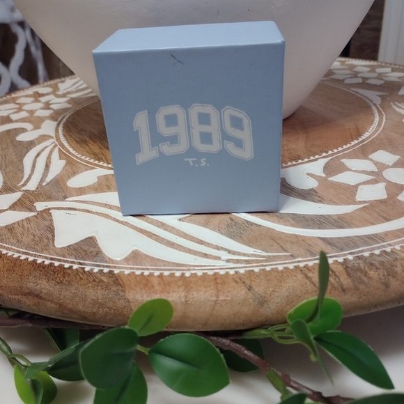 πΏπ Taylor Swift 1989 Seagull Pendant Necklace, New ππΏ - Picture 3 of 4